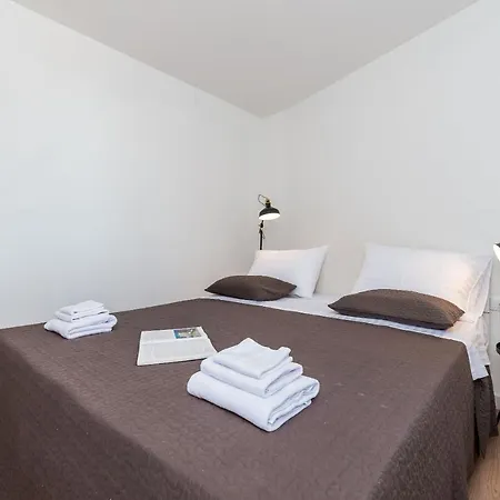 Luni Apartamento