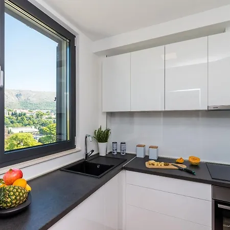 Luni Apartment *